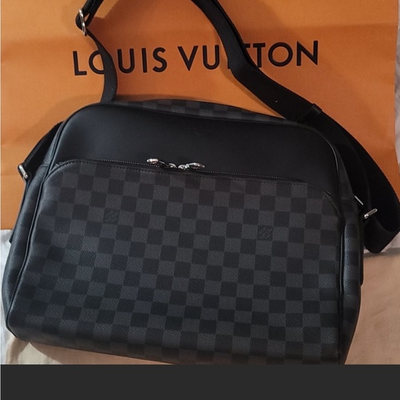 Louis Vuitton Damier Graphite Messenger bag - Picture 2 of 7